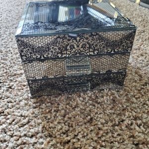 Jewelry box